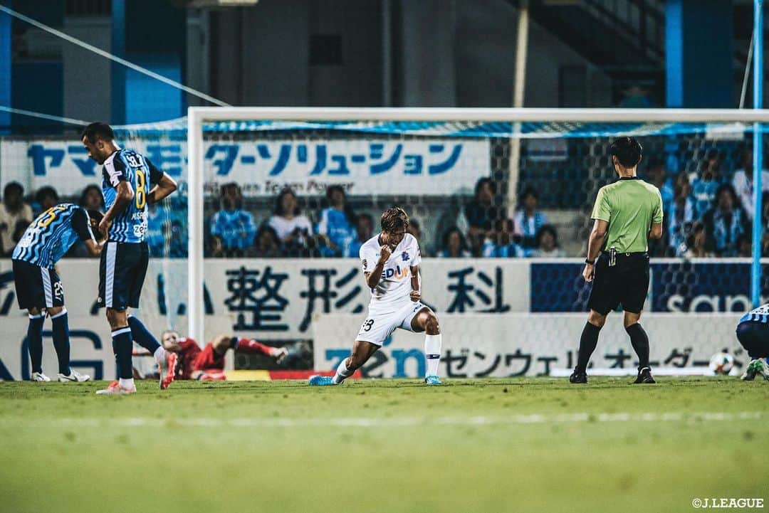 のインスタグラム：「Play Back JLEAGUE⚽️📸﻿ ﻿ 🏆#明治安田生命Ｊ１リーグ 第２５節﻿ 印象的なシーンをプレイバック🔥﻿ ﻿ #Ｊリーグ ﻿ #jleague﻿ ﻿ ﻿ #サンフレッチェ広島 #柏好文﻿ #セレッソ大阪 #鈴木孝司﻿ #鹿島アントラーズ﻿ #セルジーニョ #遠藤康 #レアンドロ﻿ #サガン鳥栖 #金崎夢生﻿ #北海道コンサドーレ札幌﻿ #横浜Fマリノス #ティーラトン﻿ #松本山雅FC﻿ #浦和レッズ #西川周作 #槙野智章﻿ #湘南ベルマーレ #梅崎司﻿ #大分トリニータ﻿ #FC東京 #永井謙佑﻿ #名古屋グランパス #太田宏介﻿ ﻿ #soccer #football #⚽️」
