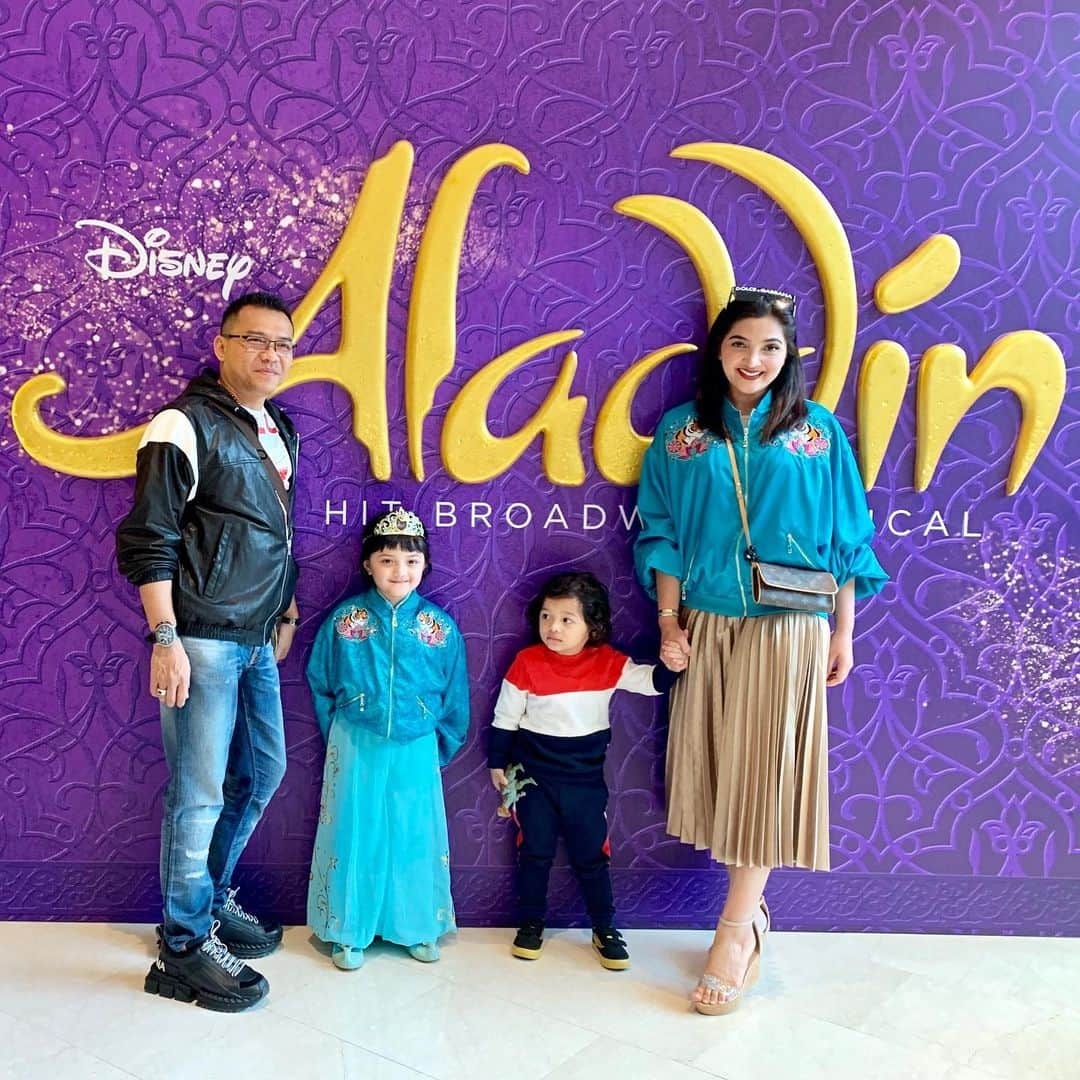 Ashantyさんのインスタグラム写真 - (AshantyInstagram)「Aladdin show😍 #singapore」9月2日 19時58分 - ashanty_ash