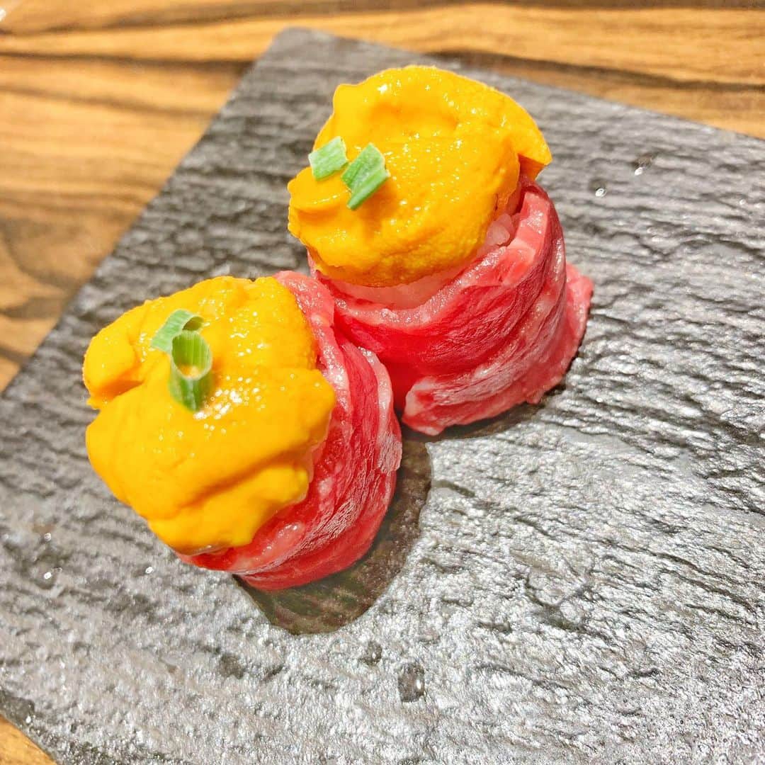 のインスタグラム：「土日いつもお肉たべてる(*´꒳`*)笑﻿ しあわせ(*´◒`*)﻿ ﻿ #焼肉 #ブルス #ユッケ #bulls ﻿ ﻿ ⚠︎男の人からのdm.コメントいらないです﻿ 送ってきた人ブロックします」