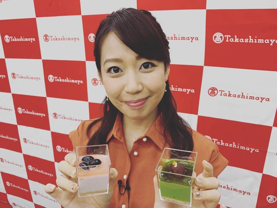 須黒清華のインスタグラム：「今日のWBSではおせちの取材へ。 そうです、もうおせち‼︎ 1年ってなんてあっという間なんでしょう…💦 高島屋では今年、1150ものラインナップを取り揃えているそう！ どれも個性的で美味しそうで、どれを選ぶか迷ってしまいそうです🤔 私が手にしているこのスイーツも🍰実はおせちなんです✨ #wbs #ワールドビジネスサテライト #おせち #おせち商戦 #スイーツ」
