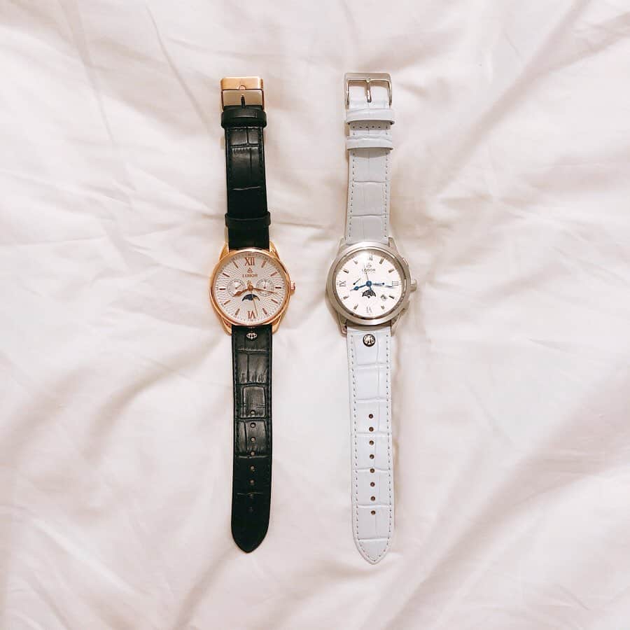 岡英里さんのインスタグラム写真 - (岡英里Instagram)「最近ブラック×ゴールドな組み合わせのファッションが多いので #LOBOR の黒ベルトの腕時計が大活躍してるよー(^^) . . こないだ載せた時計とベルトは色違いなんだけどフェイスが違うんだー☆ . . 時計ひとつでファッションが本当に楽しくなるからお手頃なのに本格的な腕時計は本当に助かる😭✨ . . ERIDIAN PELIHELION BLACK 40mmを選んだんだけど、女性で40mmでも全然可愛くつけられるよー🙆‍♀️ . . クーポンコード【oka0805】で10%割引になるので是非クーポンコード使ってみてね(^^) . . #ロバー #時計 #腕時計 #loborjapan #ファッション #ファッション好きな人と繋がりたい  #新ブランド #おすすめ #使いやすい #ブラック #ゴールド #ファッション小物」9月2日 20時43分 - okaeri0424