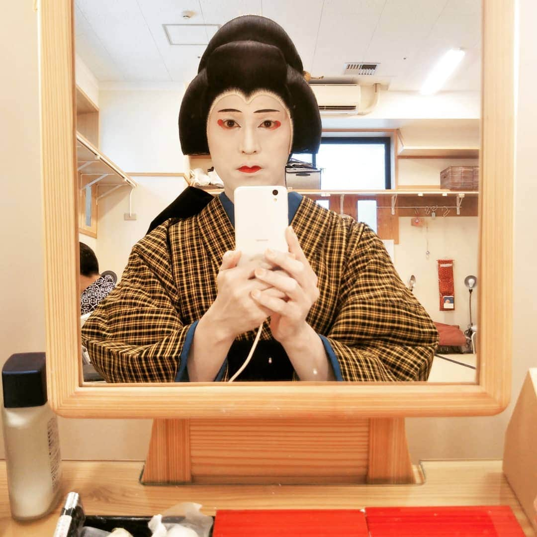 尾上緑さんのインスタグラム写真 - (尾上緑Instagram)「【秀山祭九月大歌舞伎】 昨日無事、初日を迎えることが出来ました。 私は【極付幡随長兵衛】の腰元皐月をさせていただいております。 敵対する長兵衛を呼び出した水野。殺伐としかねない空気の中、腰元として行儀よく、そして少しだけ場の空気を和らげるよう務めたいと思います。 25日まで、歌舞伎座にてお待ちしております。 #秀山祭九月大歌舞伎#歌舞伎#歌舞伎座#幡随院長兵衛#腰元」9月2日 20時53分 - onoe_midori