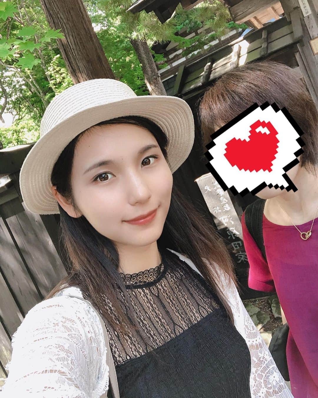 森實りこさんのインスタグラム写真 - (森實りこInstagram)「:﻿ 【秋田旅行記7】﻿ ﻿ 最終日は角館へ！﻿ お天気雨に見舞われたりもしたけど観光中は良い天気に恵まれました☀︎﻿ ﻿ 朝ごはんは大曲の「にぼすけ」で煮干しラーメン🍜♡﻿ ↓﻿ 角館武家屋敷へ🚙﻿ 教科書に絶対載ってる『解体新書』が！(4枚目)﻿ ここでは青柳家をじっくり見て回りました☺︎︎﻿ 武器庫楽しかった！槍や剣の重さも体感できました。﻿ ↓﻿ お昼ごはんは『究極の親子丼』🐓🥚と稲庭うどん！﻿ 朝ラーメンがまだお腹に残っていたので皆でシェア。笑﻿ どっちも美味しかった〜\(´ω` )/﻿ ↓﻿ 角館からは新幹線で帰りました🚄﻿ 東京駅では「帰って来ちゃったなぁ🙄」って思うのに横浜駅に着くと「ただいま横浜〜🥰」ってなる不思議。。笑﻿ ﻿ ﻿ 以上、こんな感じの秋田旅行でした〜👹﻿ 大曲の花火が目的だったけど、二泊三日で秋田を満喫！できました⁽⁽ଘ( ˊᵕˋ )ଓ⁾⁾ ﻿ ﻿ 楽しかった🎇﻿ 今年の夏の一番の思い出です🎆﻿」9月2日 20時54分 - ricozane