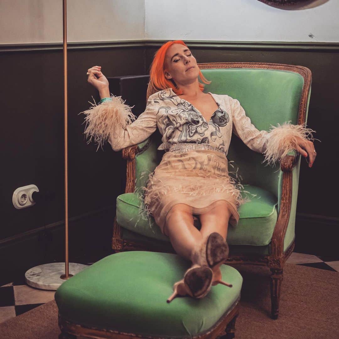 のインスタグラム：「Feeling like chopped liver post  Bartram wedding! Thanks for an amazing few days @emmalouisemcauliffe @jamiedwb 🤡🤡🤡」