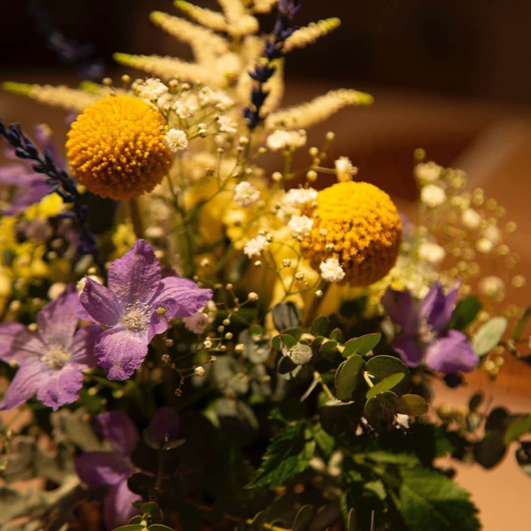 The Sally Garden（ザ サリィガーデン）さんのインスタグラム写真 - (The Sally Garden（ザ サリィガーデン）Instagram)「. まるでお花畑のような 空間 . . 黄色の#花 には 明るい希望 という意味が込められています！ . #披露宴 #会場コーディネート . . -----おすすめ情報----- #ビアガーデン予約スタート　🍺💕 週末は混雑が予想されますので早目のご予約オススメです🍻✨ ※どなたでもご予約可能です❗️ . ビアガーデン限定のシェフ特製ビュッフェ料理 料理やデザートの実演も乞うご期待 . 生ビール・世界のビールを始めとしたアルコール各種 充実のノンアルコールを含めた フリードリンク 全て*食べ放題＆飲み放題*となります。 . 🕐日時 2019年 9/7(土)・9/8(日)・9/9(月) OPEN:18:00 (受付17:30〜) CLOSE:21:00 . 💸費用 大人 6,000円 子供 2,000円（小学生〜中学生） ※小学生未満無料 ※要予約 ・。*・。*・。*・。*・。*・。*・ . . 🏠公式ホームページは @the_sally_garden のURLから💕 ☞http://sally-garden.jp/ . ． ・。*・。*・。*・。*・。*・。*・ サリィ"５大"おすすめPOINT👰♡ ・。*・。*・。*・。*・。*・。*・ （１）完全貸切ウエディング🏠💕 . 鮮やかな緑と光が包む。 別荘に友人や家族を招くようにリラックスできる空間 . ┈┈┈┈┈┈┈┈┈┈┈┈┈┈┈┈┈┈┈ （２）360度ゲストを囲むガーデン挙式🌿 . 憧れのガーデン挙式と 人気のラスティックウェディングが叶う . ┈┈┈┈┈┈┈┈┈┈┈┈┈┈┈┈┈┈┈ （３）ゲストの喜びが鍵になる👰🤵✨ . ふたりの想いやイメージを汲み取り、 おもてなしのプロとしてチームサリィが 一丸となり理想のウエディングを創り上げます。 . ┈┈┈┈┈┈┈┈┈┈┈┈┈┈┈┈┈┈┈ （４）笑顔が広がる美食🍽💕 . 幅広い年齢層から支持される美食 お箸で年配ゲストも食べやすい気配りも。 . ┈┈┈┈┈┈┈┈┈┈┈┈┈┈┈┈┈┈┈ （５）アクセス🚘🌟 . 最寄り駅から5分!! 国道50号線付近にあり各方面から訪れやすい。 . ・。*・。*・。*・。*・。*・。*・。*・。*・ #ザサリィガーデン #gardenwedding  #wedding #bridal #花嫁diy #結婚式diy #日本中のプレ花嫁さんと繋がりたい  #花嫁さんと繋がりたい #結婚式準備中  #花嫁準備 #卒花嫁レポ #オリジナルウェディング #ウエディングアイテム #ゼクシィ #marry花嫁 #ウェディングニュース  #ウェディングレポ #ハナレポ #栃木 #群馬 #プレ花嫁 #結婚式 #卒花しました #2019年夏婚 #2019年秋婚 #2019wedding」9月2日 20時57分 - the_sally_garden