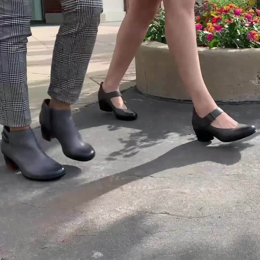 ダンスコのインスタグラム：「Step by step. . . . #dansko #instalove #clogs #shoes #danskos #justyourfavorites #instagood #danskostyle #comfort #newshoes」