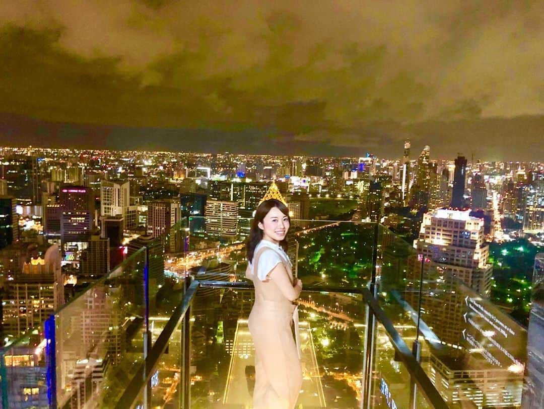 佐々木真奈美さんのインスタグラム写真 - (佐々木真奈美Instagram)「Want the best views in #bangkok this evening? Head to #moonbar 🍹#rooftopbar #thailand #nightview #ルーフトップバー #夜景 #バンコク旅行 #タイ旅行 #佐々木真奈美 📸 @life_photos_scenery」9月2日 21時02分 - manami_sasaki_official