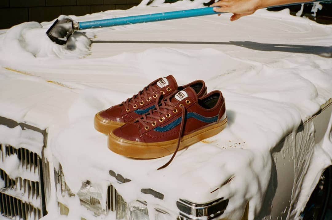 Vans Philippinesさんのインスタグラム写真 - (Vans PhilippinesInstagram)「From the mind of Alex Knost comes the Style 36 Decon SF, all dressed up in vegan patent leather. #VansSurf #VansPhilippines」9月2日 21時12分 - vansphilippines