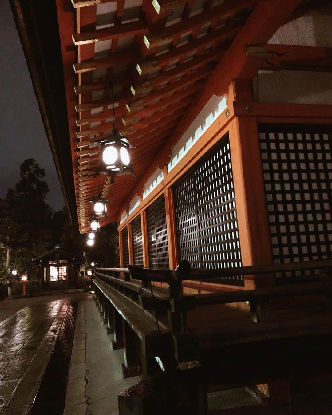 舞雛かのんさんのインスタグラム写真 - (舞雛かのんInstagram)「⛩🎇 夜の八坂神社. 幻想的でとても綺麗だったな...*. . #八坂神社 #京都」9月2日 21時16分 - mizho_601