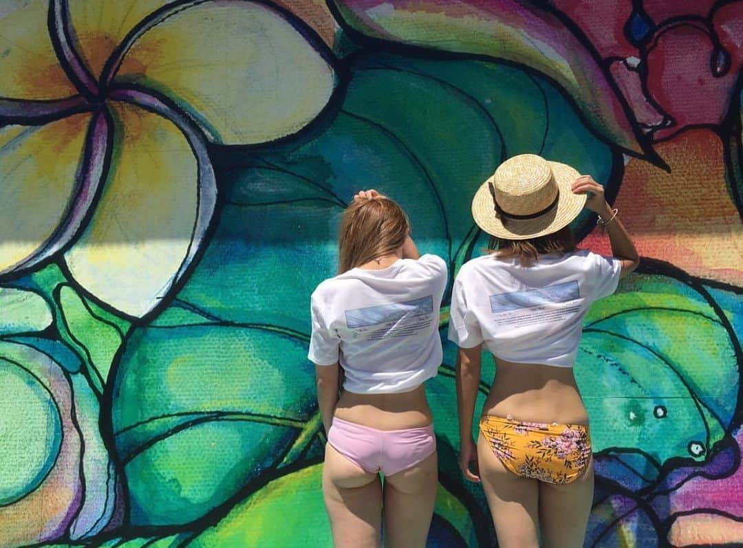 ラレイアのインスタグラム：「🌺 逗子海岸で人気の海の家Tomos @tomostomo で開催されていたColleen Wilcoxインスタキャンペーン😍✨ 沢山のご応募ありがとうございました！ 選考させていただいたご投稿をリポスト致します😄 ・ みんなのいいね数によって1位〜3位を決定します！ 1位の方には、なんとColleenグッズ3万円分をプレゼント！ みんなでインスタをアップしていいねしてくださいね😚 ※投票期間9/2mon- 8sun、発表は9/9monに行います！ ・ 今回残念ながら選考にもれてしまった方のご投稿は #cw_zushi にてご覧いただけます！ ぜひご覧ください🌈 ※1位〜3位の方にはDMにて別途ご報告させていただきます。 #colleenwilcox #colleenwilcoxart #art #wallart #interiordesign #photogenic #zushi #beach #surf #laleia #インスタ映え #映え #sns映え #逗子 #キャンペーン #応募 #ウォールアート #逗子海岸 #サーフ #ビーチ #ハワイ #フォトジェニック」