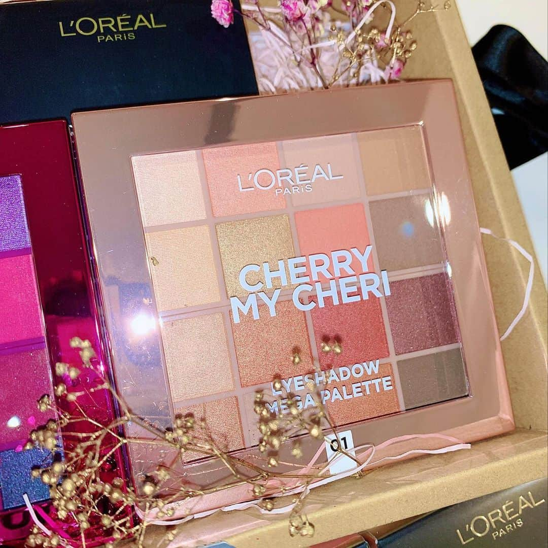 新希咲乃さんのインスタグラム写真 - (新希咲乃Instagram)「L'Oreal Parisの秋の新製品♡﻿ ﻿ カラーを推して行くみたいだよ〜！﻿ BERRY MUCH LOVEがお気に入り﻿ 発色良くて、使いやすいカラーも入ってて何より、﻿ パープルが可愛い。﻿ ﻿ チークも肌に溶け込むような、発色で﻿ 今年流行りそうなカラーも入ってたよ！﻿ ﻿ テラコッタ系は今年もきっと流行るんだろうなぁ！！﻿ ﻿ @lorealmakeup ﻿  #lorealparis #ロレアルパリ  #秋の新作 #新作コスメ #コスメ #秋コスメ #プチプラコスメ #アイシャドウパレット #チーク #血色感 #ルバーアブラッシュ  #ジューシーメイク #メガパレット #ベリーマッチラヴ #チェリーマイシェリー」9月2日 21時31分 - niki_sakino