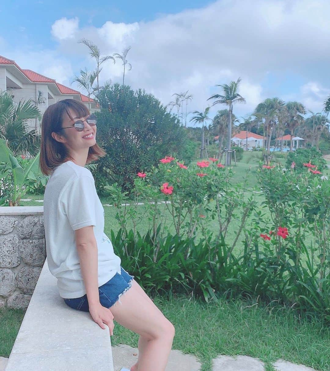 古川真奈美さんのインスタグラム写真 - (古川真奈美Instagram)「.﻿ .﻿ .﻿ 完全に浮かれてたヤツ🌺﻿ ﻿ Tシャツは﻿ @esutoreja ﻿ ﻿ タオル生地は着心地の良くて好き。﻿ ﻿ ﻿ #石垣島  #沖縄﻿ #instagood  #instadiary ﻿ #instalike #instamood ﻿ #fashion #ow #instapic #instaphoto﻿ #girl　#follow #followme  #gravure  #japanesegirl  #selfies  #インスタグラビア」9月2日 21時26分 - mana_0619