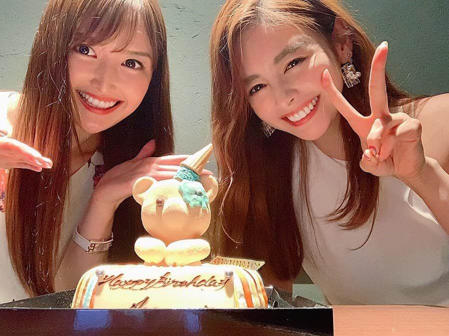 得あゆさんのインスタグラム写真 - (得あゆInstagram)「親友ちゃんからのチョコミントくま🐻🍨🍖💞 これからもよろしく大好き❤️🍖🔥 #私チョコミントのイメージらしい #ケーキ可愛すぎない？？？？ #焼肉屋さんの照明だいたい盛れない笑 ・ ・ ・ ・ ・ ・ ・ ・ #焼肉#グルメ#食べ歩き#誕生日#ディナー#誕生日プレゼント#ケーキ#夜ごはん#肉#肉食女子#親友#友達#デート#美味しい#ダイエット#オトナ女子#お洒落#おやつ#デザート#インスタ映え#カメラ女子#くま#チョコミント#dinner#birthday#japanesegirl#japanesefood」9月2日 21時27分 - tokuayu819