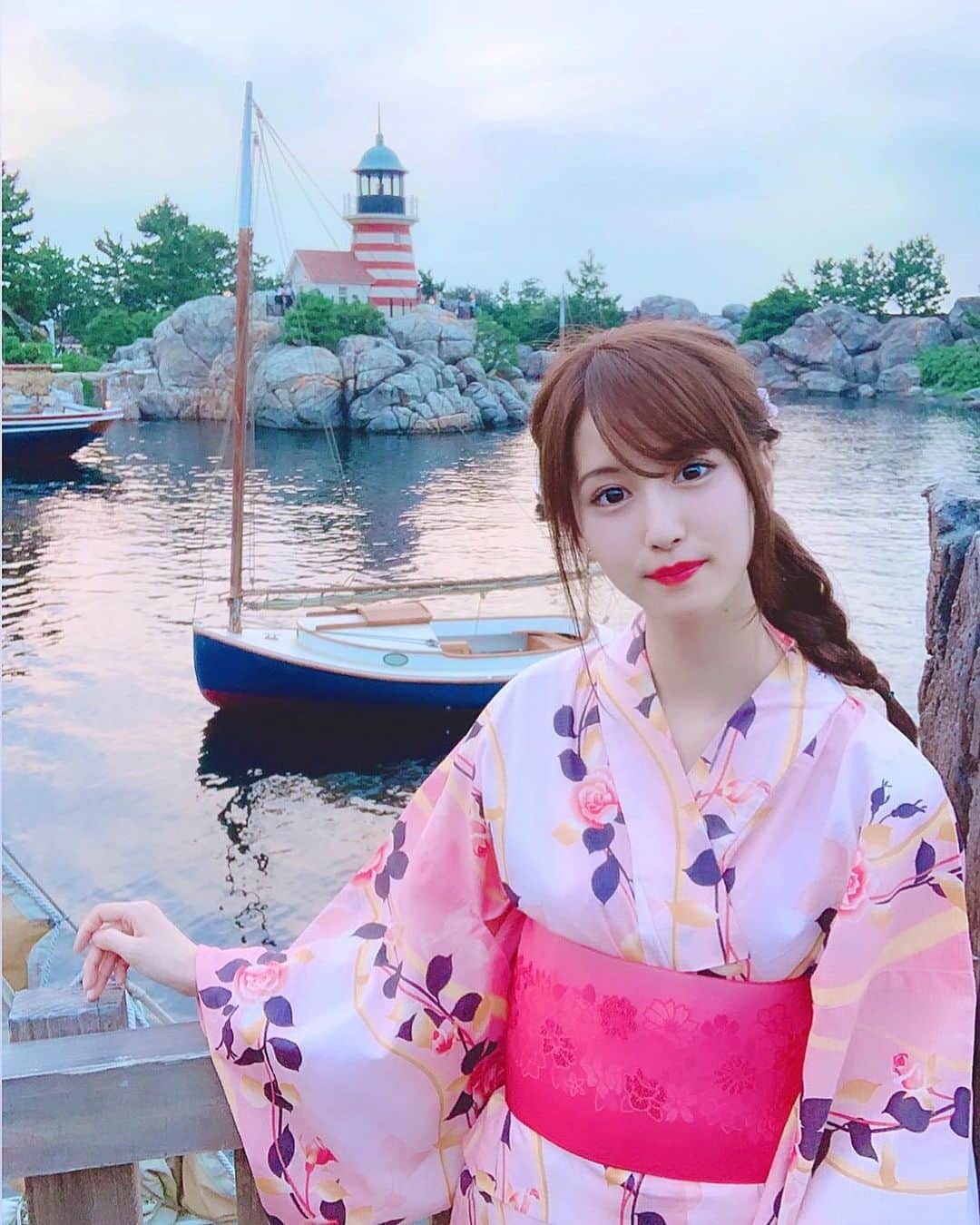 阿部菜渚美さんのインスタグラム写真 - (阿部菜渚美Instagram)「☺︎ ピンクの浴衣は初めて着ました🌸 自分の持ってる浴衣は3年も、、着てない、、 ・ #ディズニーシー#浴衣ディズニー#浴衣ヘア#ピンク #ヘアアレンジ#tokyodisneysea#tokyodisneyresort」9月2日 21時34分 - nanami_abe73