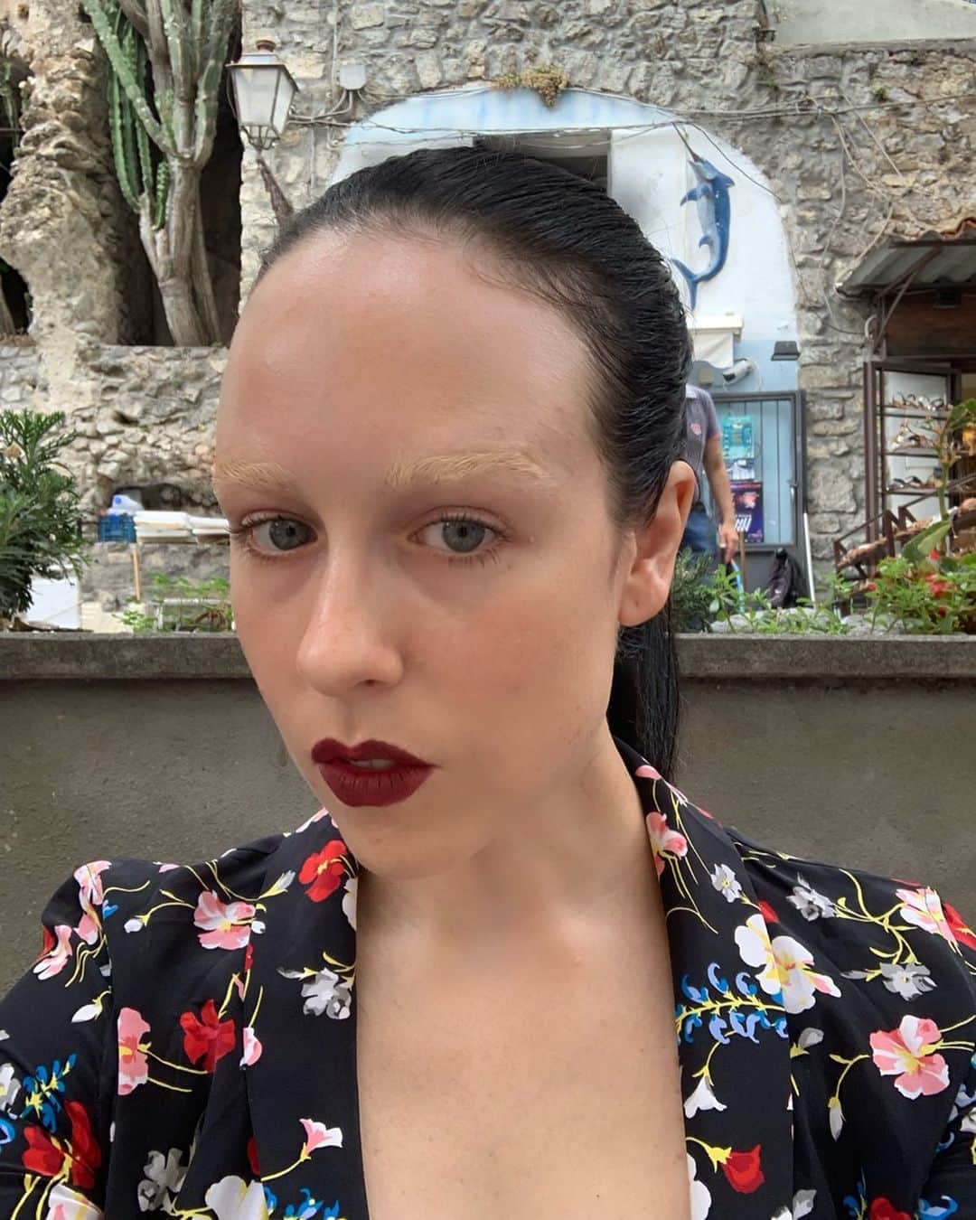アリー・エックスのインスタグラム：「Vampire in Amalfi.」