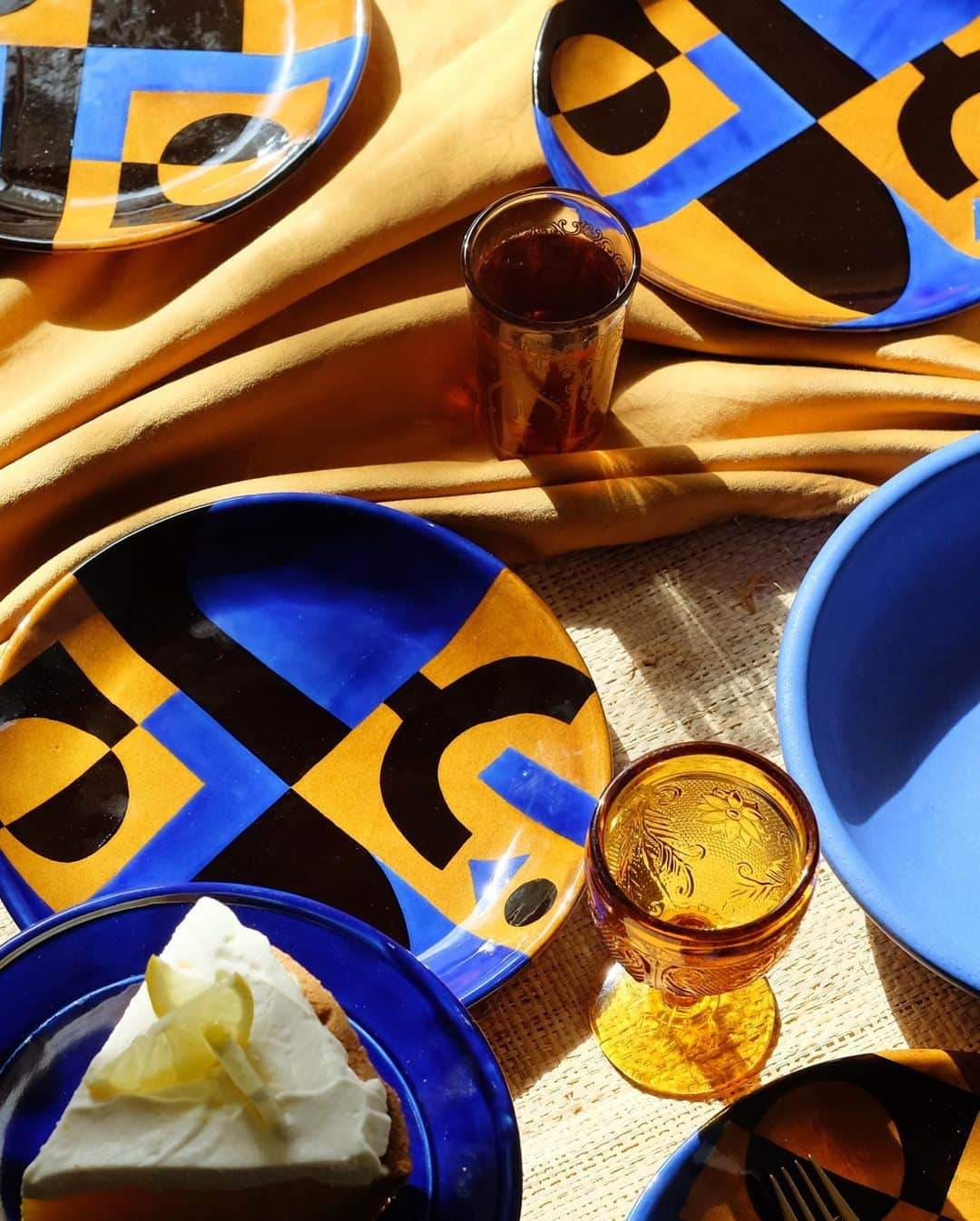 KEISUKE SYODAさんのインスタグラム写真 - (KEISUKE SYODAInstagram)「New ceramics inspired by Majorelle garden in Marrakech : Look at those color combinations... Launching very soon. #majorellegarden #morocco #marrakech #blue #yellow #brown #ceramic #graphic #paints #abstractart」9月2日 21時48分 - keisukesyoda