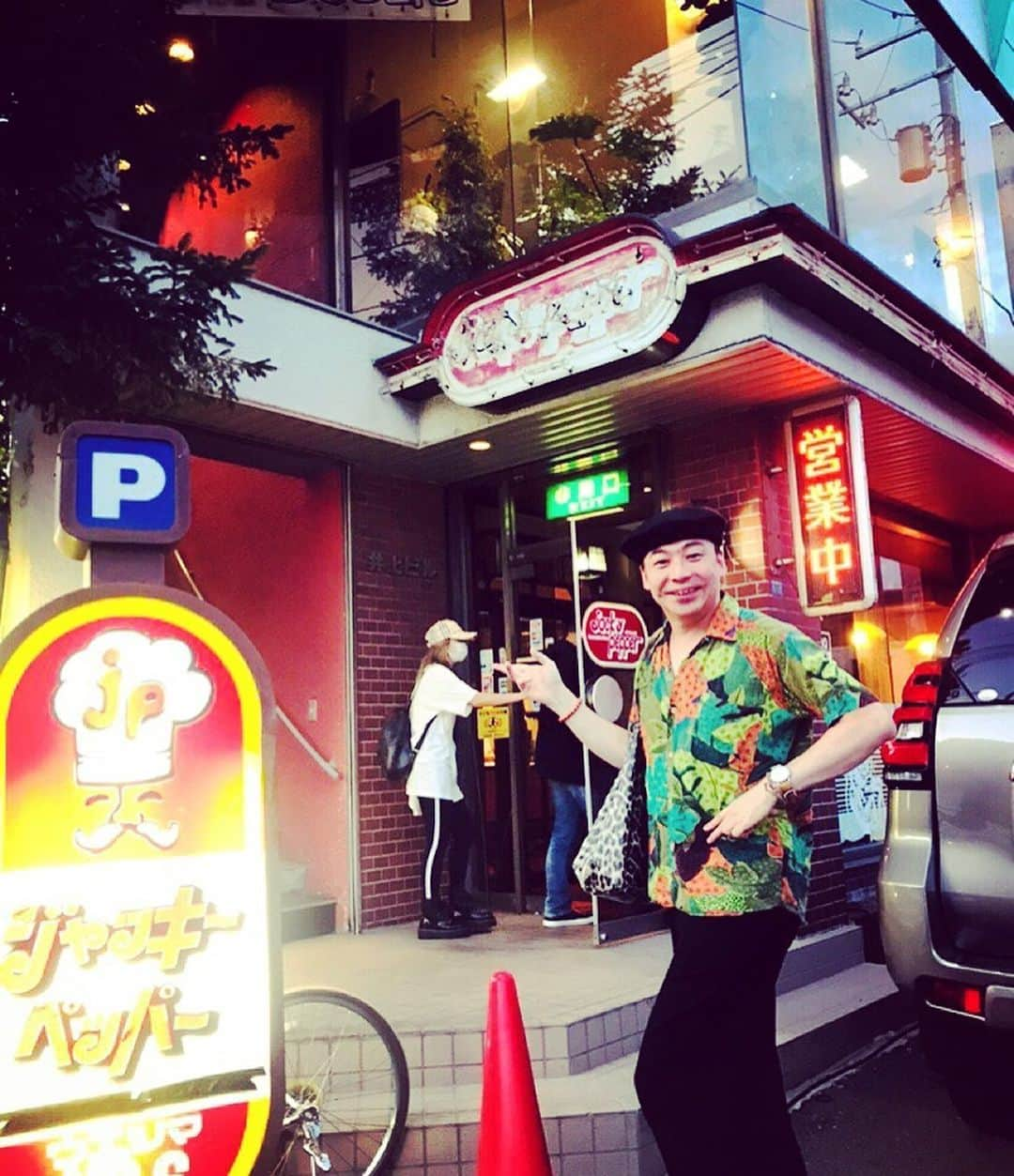 美川憲二さんのインスタグラム写真 - (美川憲二Instagram)「札幌着いて早々、ディナー会よ〜😋🍴✨✨✨✨✨✨✨✨ 美味しいハンバーグのお店‼️「ジャッキーペッパー」さんのハンバーグ🥩 久しぶりに食べましたが😋 やっぱり 美味しい〜😍💕💕💕 #ジャッキーペッパー  #札幌 #ハンバーグかなり美味かった  #美川憲二 #倖田未來 #じゅんじゅん  #ものまね #ディナー会」9月2日 21時42分 - mikawakenji