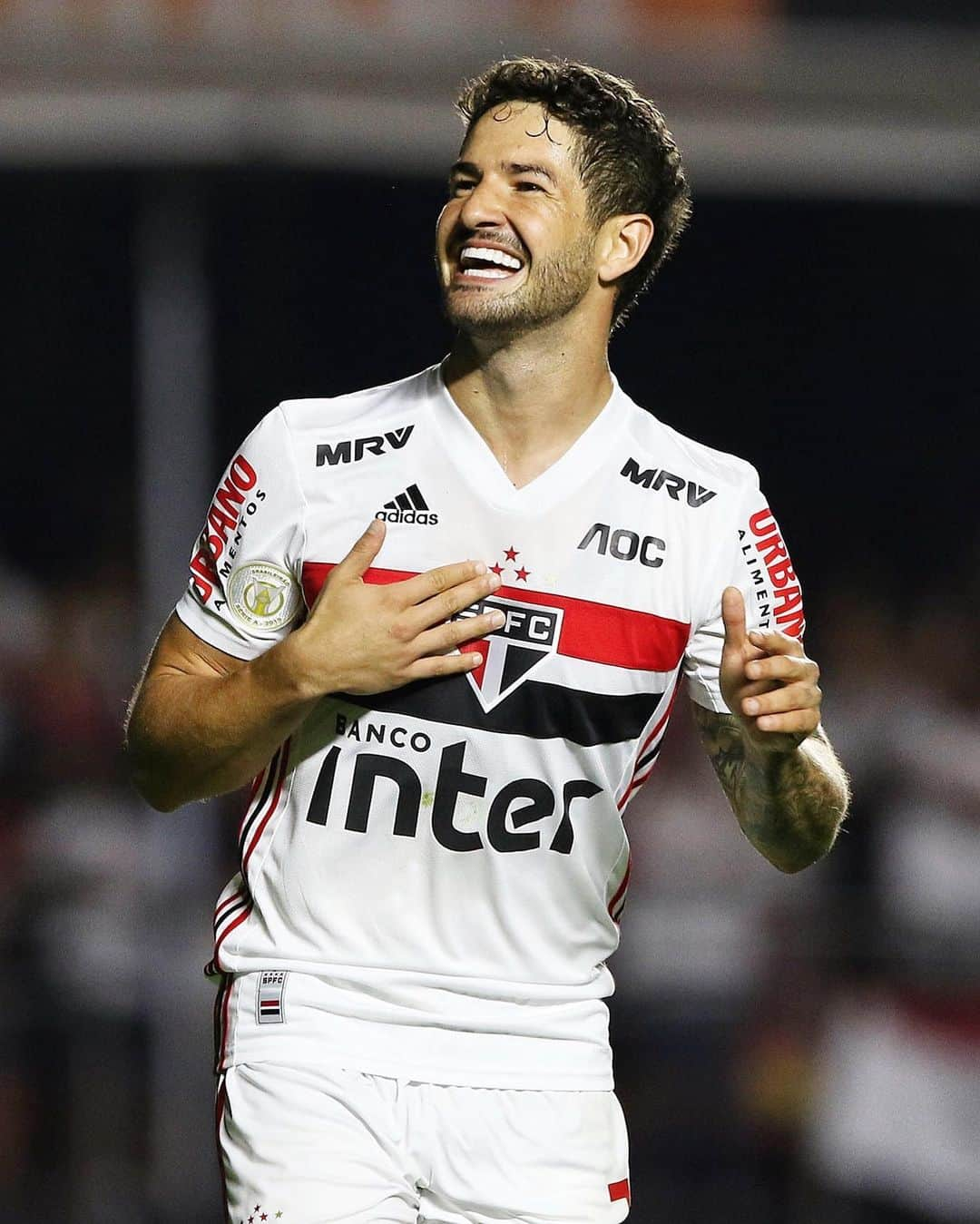 São Paulo FCさんのインスタグラム写真 - (São Paulo FCInstagram)「‪🎂 Trintou! Hoje o @pato celebra 30 anos de vida, então aproveite para deixar sua mensagem aqui nos comentários para o nosso camisa 7. Parabéns, Pato! 👏🇾🇪‬ ⠀⠀⠀⠀⠀⠀⠀⠀⠀ 📸 Rubens Chiri / saopaulofc.net」9月2日 21時44分 - saopaulofc