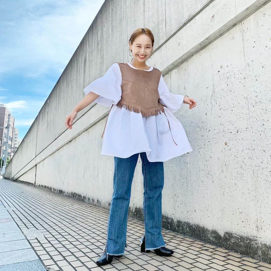 のインスタグラム：「今日の私服 〜。 入荷待ってた フリンジベスト おきに。 🌼🌵﻿ ﻿ ﻿」