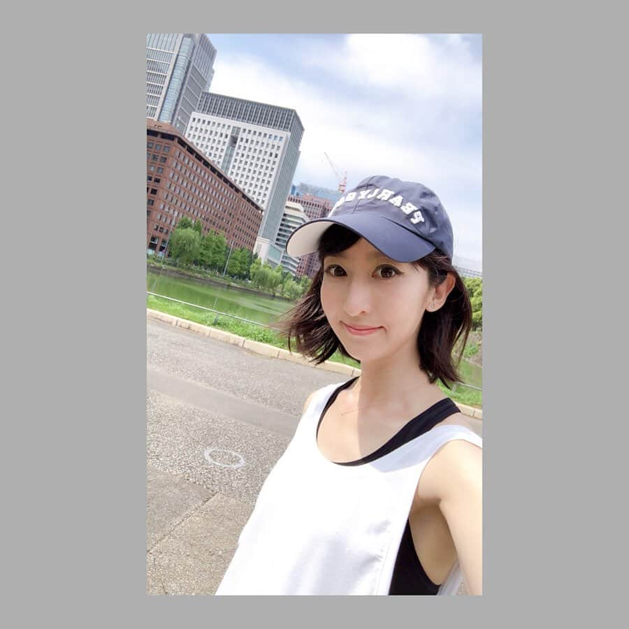 土屋香織さんのインスタグラム写真 - (土屋香織Instagram)「🇰🇪. @gichobicyrus ケニア式ドリル🏃‍♀️ . サイラス・ジュイさんのケニア式ドリルを皇居で♥ サイラスめちゃくちゃ優しくて楽しくてあっという間の時間でした！ 走るフォームまで最後に見て直していただき贅沢な時間！ 肩甲骨柔らかくします。 サイラス、しらぴょんさん、 ありがとうございました⸜(๑⃙⃘'ᵕ'๑⃙⃘)⸝⋆︎* . もっともっと長い距離走れるようになりたいから、またいろんなイベント参加してみたいな✩︎⡱ . ※最初にゆるーくみんなで周りを走った記録です。終わってから皇居5km走ろうかなと思ったのですが、この後仕事だったので諦めました笑 また走りに来よ♥ . . . #陸王 #テレビ全然みないから知らなかった #サイラスジュイ #ケニア式ドリル #皇居ラン #皇居  #rungirl #ランガール #loverunning #instarun #rungram #lifestylegram #ハシリマスタグラム #ハシリマシタグラム #ランニング女子 #ラン #jogging #4yuuu #retrip_tokyo #旅ラン #positivemind #positivevibes #positivelife #sposhirurun #マラソン #マラソン女子 #mineby3mootd  #locari #mery #tokyocameraclub」9月2日 21時51分 - kaorintsuchiya