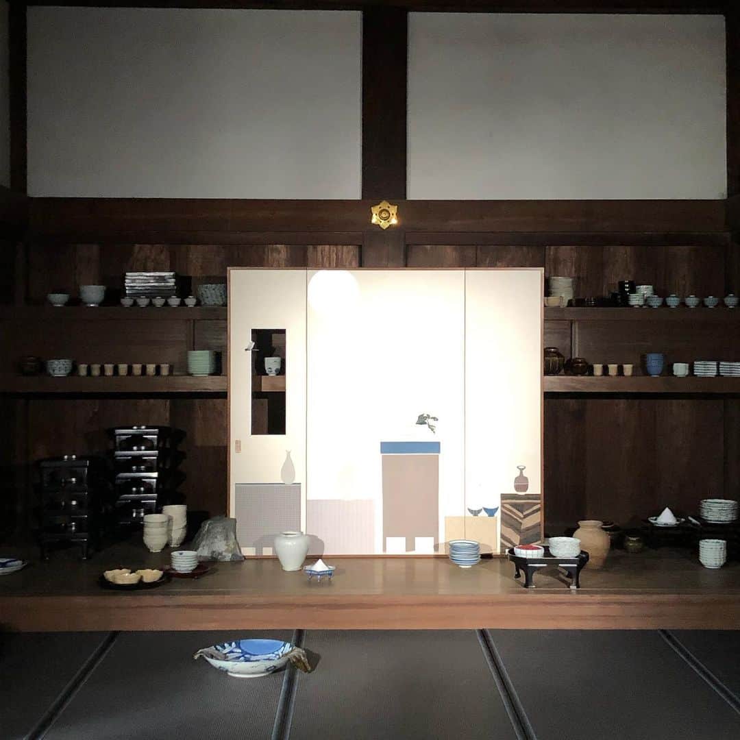 フィガロジャポンさんのインスタグラム写真 - (フィガロジャポンInstagram)「京都ではアートイベントが目白押し。「時を超える：美の基準」展は二条城にて。名和晃平さんの新作など、見どころ満載です。9/3明日までですが、必見です。（編集MI）  #koheinawa #mikaaoki #KishoMwkaiyama #maimiyake #aikomiyanaga #yoshihirosuda  #katsunorikobayashi」9月2日 21時51分 - madamefigarojapon