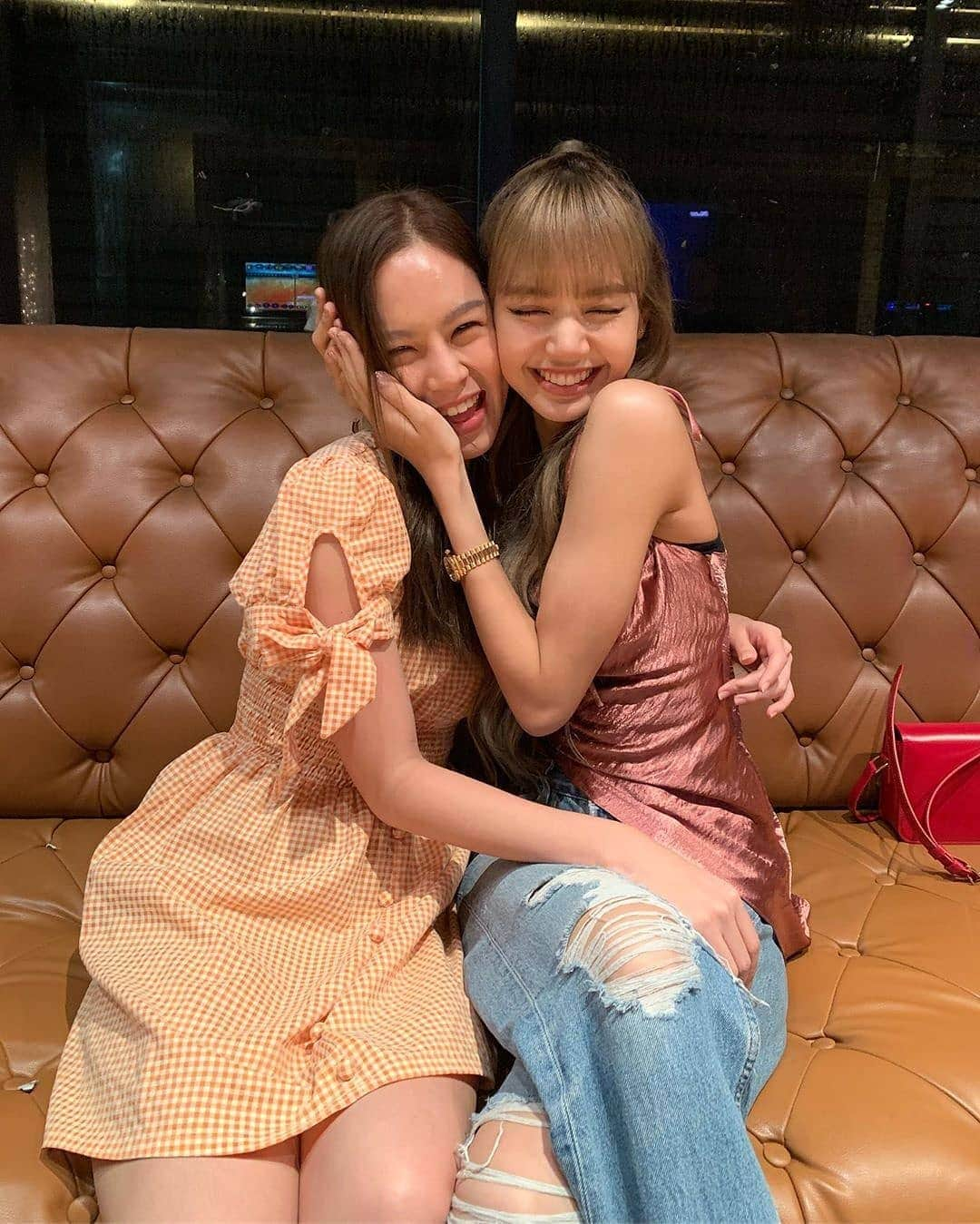 リサさんのインスタグラム写真 - (リサInstagram)「Always be a child when we’re together 🐣 #BLACKPINK#블랙핑크#LISA#리사」9月2日 21時52分 - lisa.blackpink