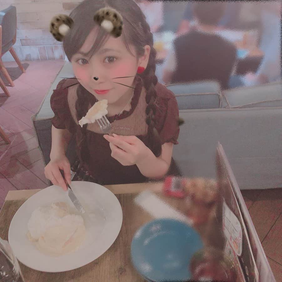 須田理夏子さんのインスタグラム写真 - (須田理夏子Instagram)「･ ･ ･ こんなパンケーキ初めて食べた😋🍴💓 しあわせだったよ🥰 美味しかった😋 ここのお店は渋谷にある ｢ESPRESSO D WORKS｣っていうお店だよ❣️ オシャレなお店だったなぁ💭 ･ ･ ･ 始め･中･終わりは顔スタンプ付きです✌️ ︎💕︎ ･ ･ #ESPRESSODWORKS #パンケーキ  #Cafe #カフェ巡り #おしゃれ #fashion #高校生 #JKブランド #jk #他撮り#snow  #ヘア #ヘアアレンジ #ネックレス #イヤリング #me  #彼女とデートなうに使っていいよ  #須田理夏子 #スカート #AnkRouge」9月2日 21時53分 - sudarikako