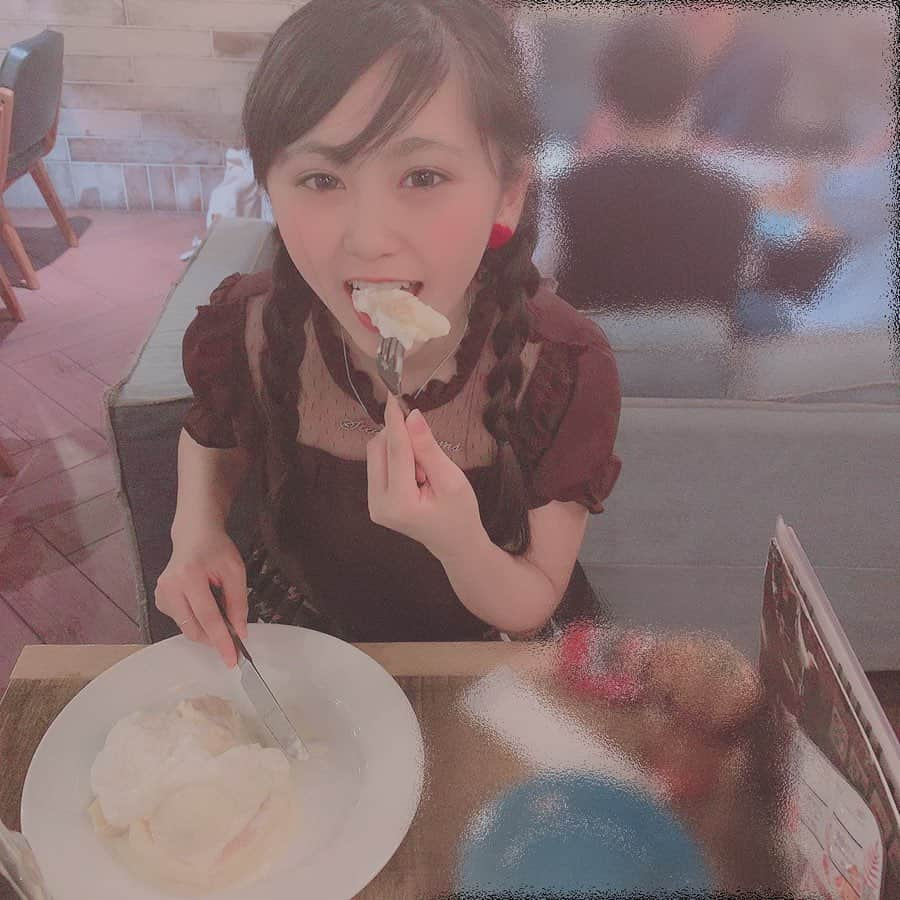 須田理夏子さんのインスタグラム写真 - (須田理夏子Instagram)「･ ･ ･ こんなパンケーキ初めて食べた😋🍴💓 しあわせだったよ🥰 美味しかった😋 ここのお店は渋谷にある ｢ESPRESSO D WORKS｣っていうお店だよ❣️ オシャレなお店だったなぁ💭 ･ ･ ･ 始め･中･終わりは顔スタンプ付きです✌️ ︎💕︎ ･ ･ #ESPRESSODWORKS #パンケーキ  #Cafe #カフェ巡り #おしゃれ #fashion #高校生 #JKブランド #jk #他撮り#snow  #ヘア #ヘアアレンジ #ネックレス #イヤリング #me  #彼女とデートなうに使っていいよ  #須田理夏子 #スカート #AnkRouge」9月2日 21時53分 - sudarikako