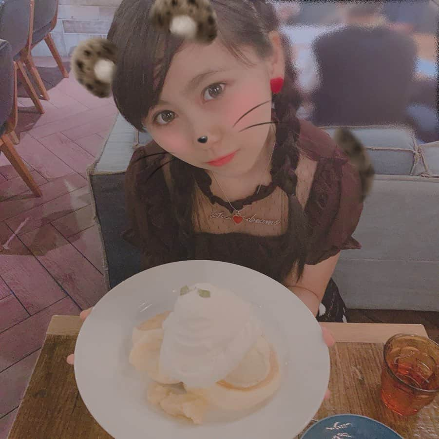 須田理夏子さんのインスタグラム写真 - (須田理夏子Instagram)「･ ･ ･ こんなパンケーキ初めて食べた😋🍴💓 しあわせだったよ🥰 美味しかった😋 ここのお店は渋谷にある ｢ESPRESSO D WORKS｣っていうお店だよ❣️ オシャレなお店だったなぁ💭 ･ ･ ･ 始め･中･終わりは顔スタンプ付きです✌️ ︎💕︎ ･ ･ #ESPRESSODWORKS #パンケーキ  #Cafe #カフェ巡り #おしゃれ #fashion #高校生 #JKブランド #jk #他撮り#snow  #ヘア #ヘアアレンジ #ネックレス #イヤリング #me  #彼女とデートなうに使っていいよ  #須田理夏子 #スカート #AnkRouge」9月2日 21時53分 - sudarikako