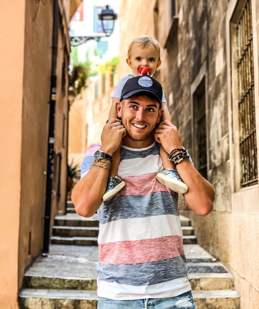 イバイ・ゴメスのインスタグラム：「¡Aquí 2 felicianos de paseito! 😀❤️」