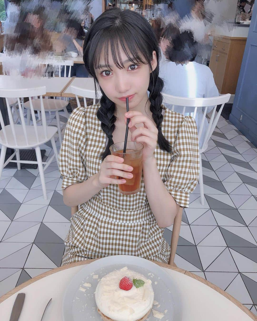 横野すみれさんのインスタグラム写真 - (横野すみれInstagram)「🥞🍓ずっと行きたかったカフェへ🍰☕️ . . . ホワイトチョコと甘さ控えめのホイップが絶妙で美味しゅうございました。 . #スーホルムカフェ #パンケーキ #大阪カフェ #カフェ #スイーツ #スイーツ好き #梅田カフェ #横すーグルメ」9月2日 22時00分 - yokono_sumire