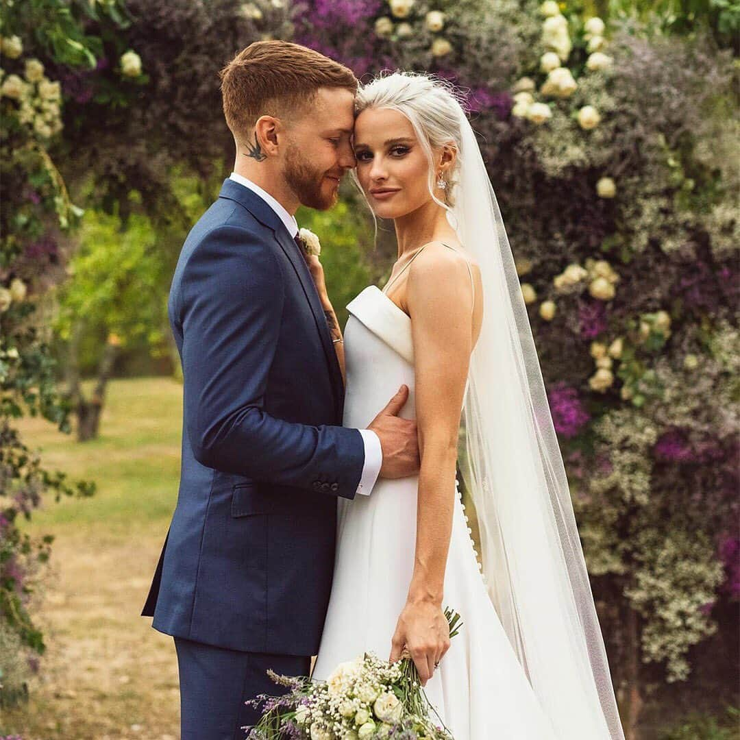 Ted Bakerさんのインスタグラム写真 - (Ted BakerInstagram)「Ted knows a good suit when he sees one. Congratulations to @inthefrow and @harrison on their wedding this weekend. - - (📷 @lyndseygoddardphotography | @robwalkerphotography) #FrowWedding」9月2日 22時04分 - tedbaker