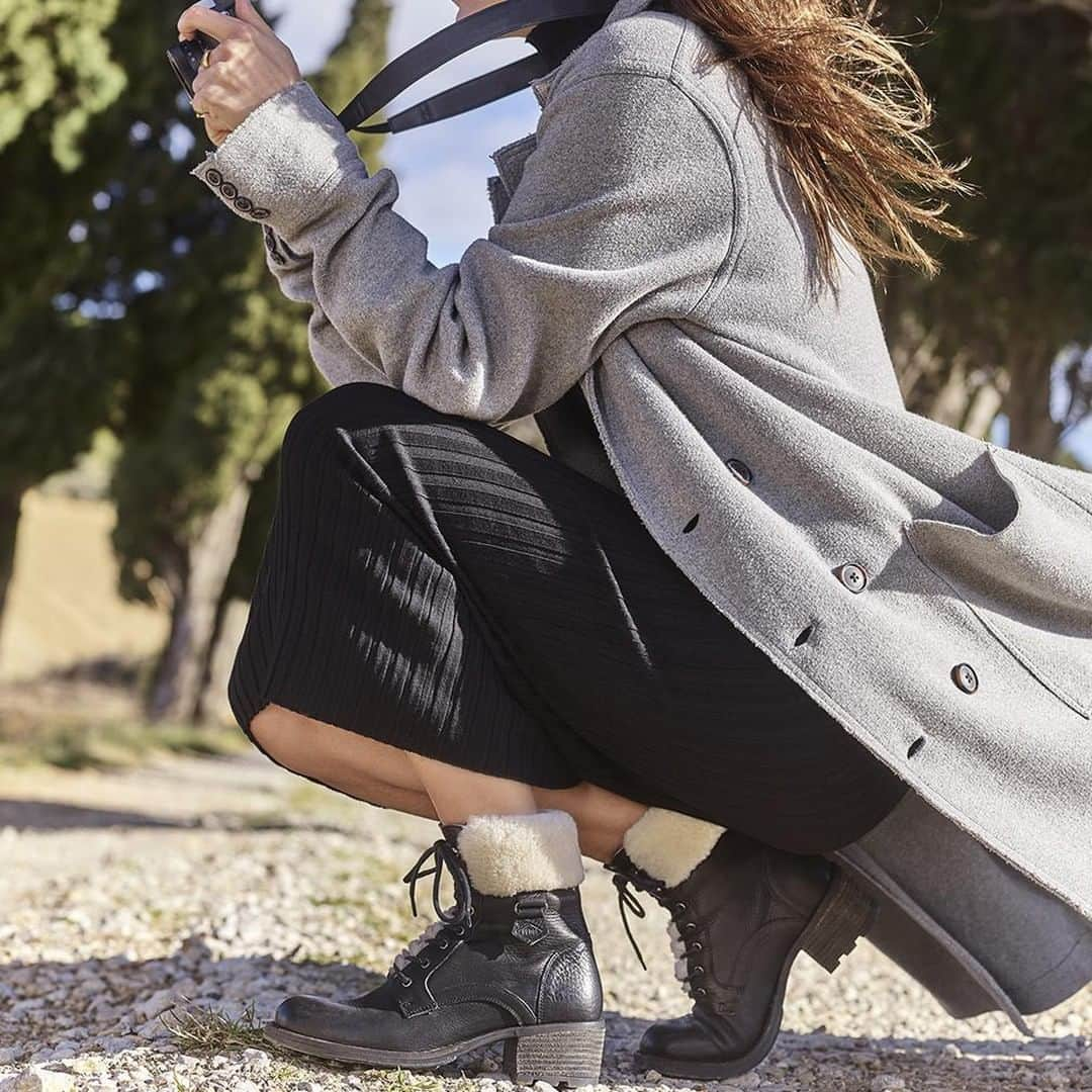 パラディウムのインスタグラム：「BACK TO WORK 📸 Mes bottines CABARETTE BRG ne me quittent plus ! - #MyPLDM #NouvelleCollectionAH19 #Bottines #Cuir #Photographie #WorkingGirl」