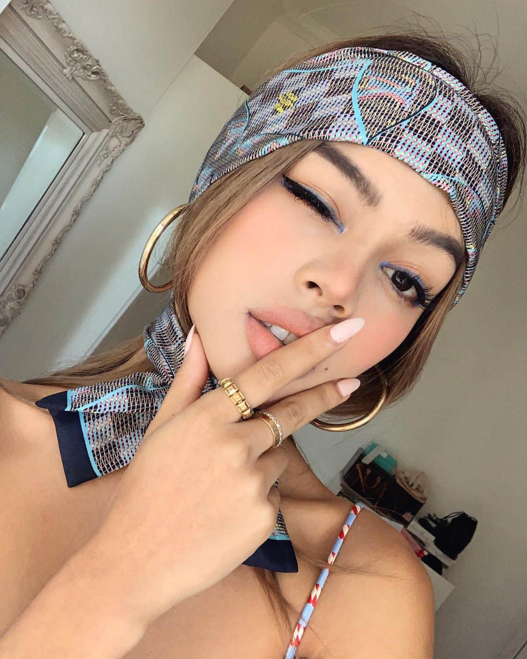 リリーマイマックさんのインスタグラム写真 - (リリーマイマックInstagram)「Feelin’ blue @louisvuitton 💙 just moved house! Will do a vlog soon 😊」9月2日 22時08分 - lilymaymac