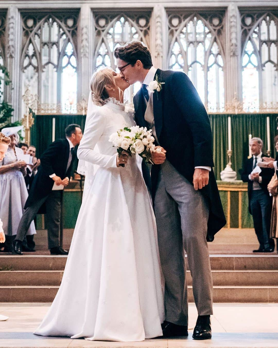 Chloéさんのインスタグラム写真 - (ChloéInstagram)「Ellie Goulding and Caspar Jopling leave York Minster Cathedral following their wedding in Yorkshire, England.  Ellie wears a Chloé bespoke wedding dress designed by Natacha Ramsay-Lévi, Caspar wears bespoke tailoring by Huntsman.  #chloeGIRLS #chloe」9月2日 22時12分 - chloe