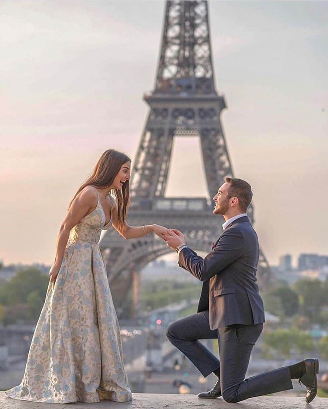 Wedding ?さんのインスタグラム写真 - (Wedding ?Instagram)「Proposal in Paris ❤️ . . . . Ph @bogdan_in_paris Bride to be @veronicamicheletti Groom @maxaru . . . . .  #dress #makeup #hairstyle #vestido #weddingdecor #decoracaocasamento #justmarried #weddingtrends #wedding #bride #bridetobe #noiva  #vestidodenoiva #weddingdress #weddinggown  #casamento #honeymoon #luademel #destinationwedding#weddinginspiration #royal #royalwedding #recife #saopaulo #ny #london」9月2日 22時21分 - weddingideas_brides