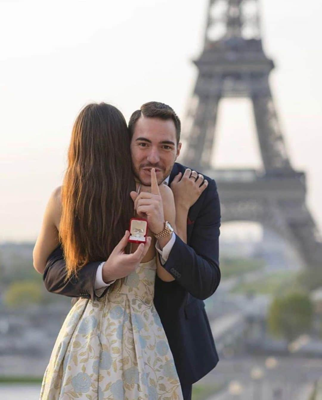 Wedding ?さんのインスタグラム写真 - (Wedding ?Instagram)「Proposal in Paris ❤️ . . . . Ph @bogdan_in_paris Bride to be @veronicamicheletti Groom @maxaru . . . . .  #dress #makeup #hairstyle #vestido #weddingdecor #decoracaocasamento #justmarried #weddingtrends #wedding #bride #bridetobe #noiva  #vestidodenoiva #weddingdress #weddinggown  #casamento #honeymoon #luademel #destinationwedding#weddinginspiration #royal #royalwedding #recife #saopaulo #ny #london」9月2日 22時21分 - weddingideas_brides