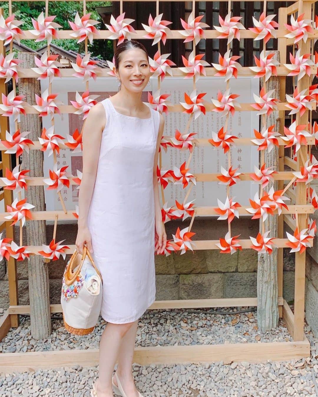 のインスタグラム：「気づいたら9月！ 夏の終わりに駆け込みで川越氷川神社へ😊⛩﻿ 風鈴回廊が涼しげ🎐🎐🎐﻿ 浴衣を着た子達がいっぱいで可愛かったな〜💕」