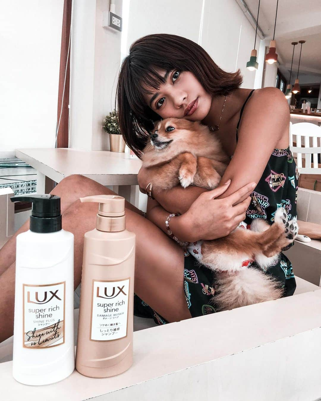 VIENNAさんのインスタグラム写真 - (VIENNAInstagram)「🐕🐕🐕 ・ ・ ・ ・  @lux_jp_official が30周年を迎えて、スーパーリッチシャインシリーズのパッケージがリニューアルしたよ❤️ ラグジュアリー感が増してバスルームも華やかになりそう✨好きなものに囲まれていたいな❤️ #ラックス#30周年#ラックスガール#私の輝き方は私が選ぶ #ボタニフィーク #ボタニカルサイエンス #pr」9月2日 22時25分 - viennadoll_official