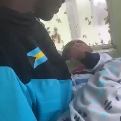 ボビー・ブラウンのインスタグラム：「My heart is broken for the people of my beloved Bahamas. 🙏💙 @itsbetterinthebahamas Thank you for sharing these unbelievable stories. We are there for you in thoughts. And will be there to help you rebuild. 🇧🇸」