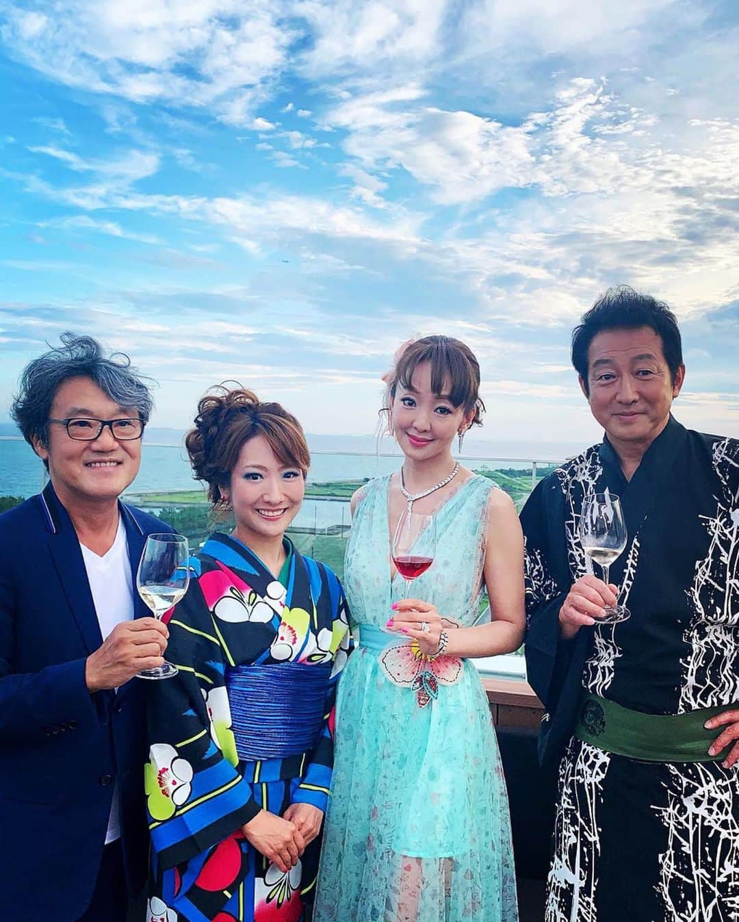 神田うのさんのインスタグラム写真 - (神田うのInstagram)「琢ちゃん💕主催の日本のワインを愛する会🍷 素敵なメンバーと楽しいひと時でした☺️ ハイアットプレイス東京ベイのチェアマンスイート✨内装も家具も景色も素晴らしかったです💖 ルーフトップバーもお寿司カウンターも最高でした☺️ #日本ワインの会#日本のワインを愛する会#辰巳琢郎 さん#辰巳真理恵 ちゃん#作曲家#千住明 先生#ハイアットプレイス東京ベイ#hyattplacetokyobay#神田うの#unokanda」9月2日 22時41分 - unokandaofficial