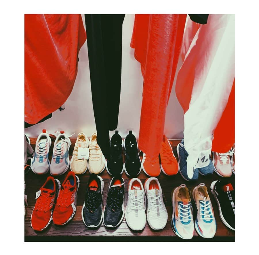 広瀬未花さんのインスタグラム写真 - (広瀬未花Instagram)「AW19 PUMA OPEN HOUSE♡ ・ ・ 2019秋冬の新作モデルの発表会へお邪魔してきました✨ ・ これまでの人気モデルを元に、より軽やかな履き心地など、機能性にも重視しているソールのスニーカーが印象的でした。 レトロなモデルに最新テクノロジーが融合していて、 特に“リキッドセル”を搭載したスニーカーには注目です☆☆☆ ・ やはりセルのソールは男女共に人気高し。。 トレンドとしてもソールが厚くボリューム感があるものが人気ですが、pumaのソールは軽いし衝撃吸収性も重視されてるから歩きやすい♪♪ まさに、こんなスニーカーを探してたぁ〜〜❤️ 秋服と合わせて、たくさん履きたいと思います🐾🐾 ・ ・ ・ #aw19pumaopenhouse  #puma #newcollection #AW #sneakers」9月2日 22時44分 - micahirose