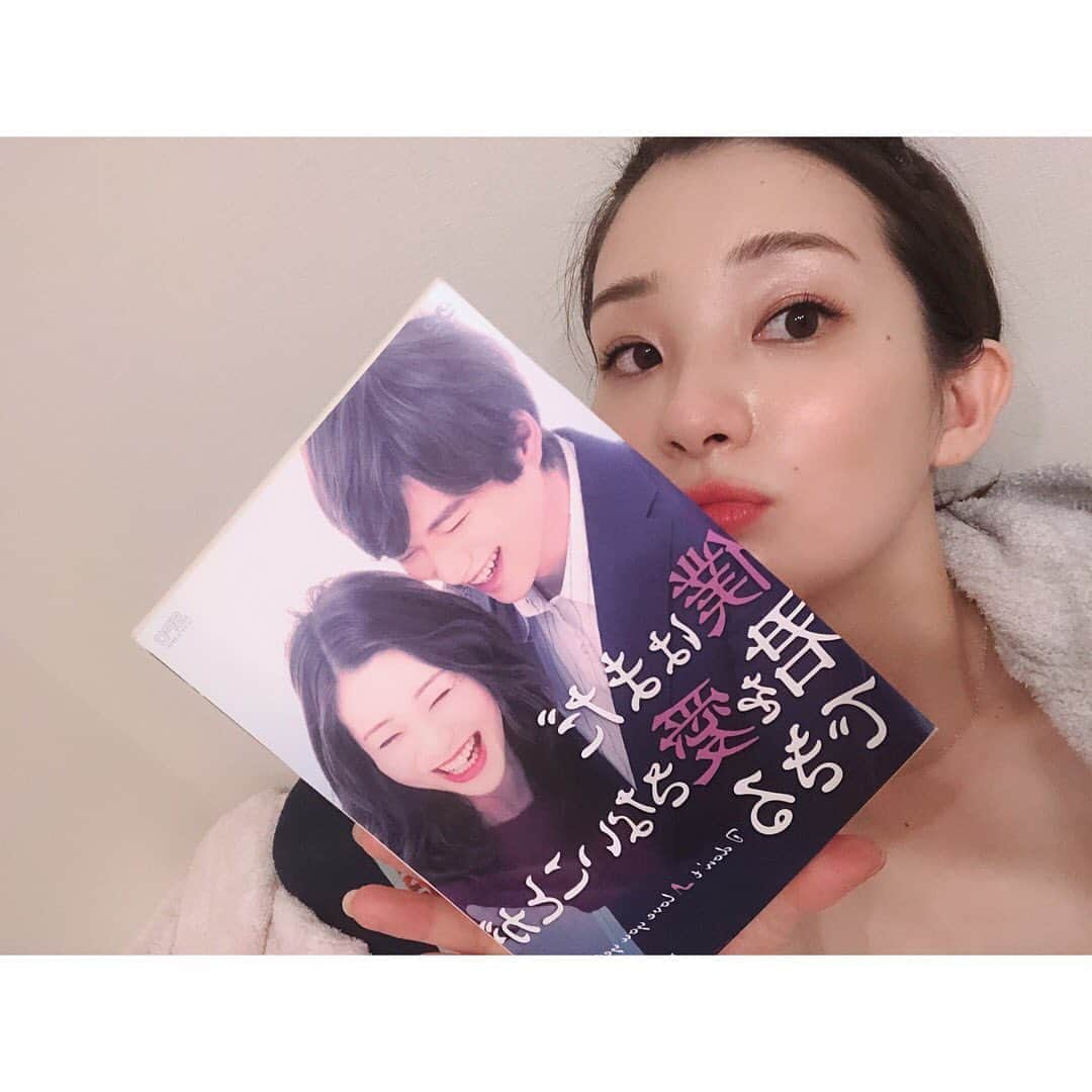 足立梨花さんのインスタグラム写真 - (足立梨花Instagram)「本日7話！！﻿ フジテレビで26:25〜！﻿ FODでは全話配信中😊﻿ ﻿ そして明日はBlu-ray&DVD BOX1発売❤️﻿ 今日わたしも貰った〜！﻿ メイキング楽しみっ🎉﻿ ﻿  #僕まだ #僕はまだ君を愛さないことができる #メイキング #ボリュームある #なんか恥ずかしい #懐かしい」9月2日 22時44分 - adacchee