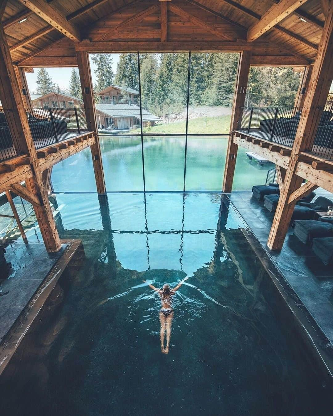 Travel + Leisureさんのインスタグラム写真 - (Travel + LeisureInstagram)「An Italian spa retreat may be the most luxurious way to reset your mind and body. Tag the friend you'd want to swim here with! 📷@lennart」9月2日 22時56分 - travelandleisure