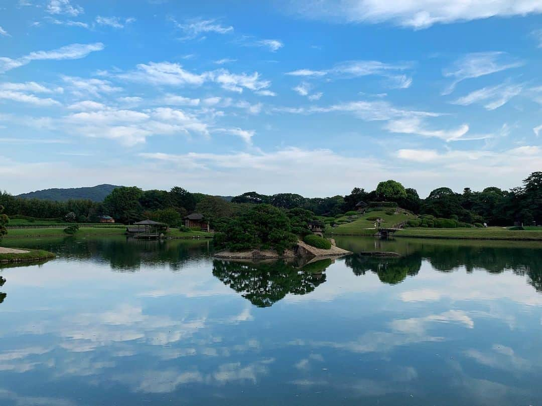 高木琢也さんのインスタグラム写真 - (高木琢也Instagram)「日本三名園 岡山後楽園🌳🌳 鏡みたいじゃね？ この庭綺麗だったなー😍💙 #日本三名園 #岡山後楽園 #庭 #寄り道」9月2日 22時57分 - takagi_ocean