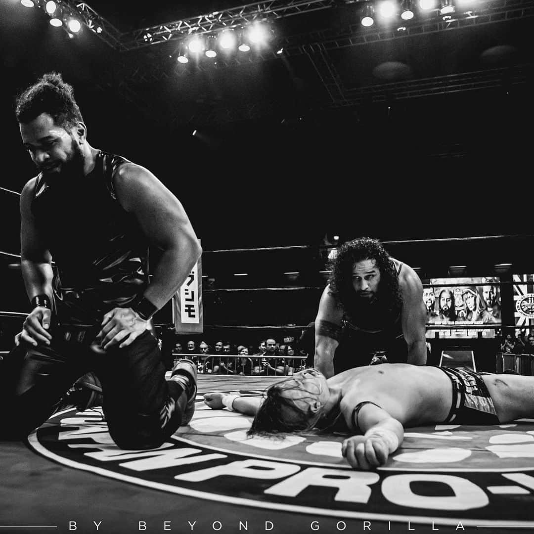 テヴィタ・フィフィタさんのインスタグラム写真 - (テヴィタ・フィフィタInstagram)「We came, we saw , we conquered! Back to Japan we go! #GOD #njpwroyalquestをお届けします #revpro 🤘🏽」9月2日 23時00分 - tangaloanjpw