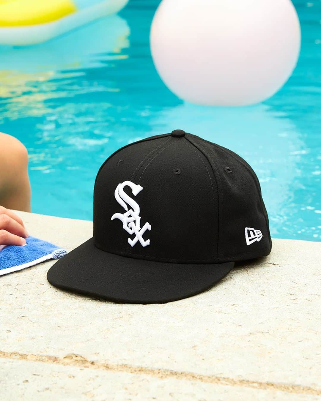 ニューエラ・キャップのインスタグラム：「Your favorite #NewEraCap and nothing to do today. The perfect end to summer.」
