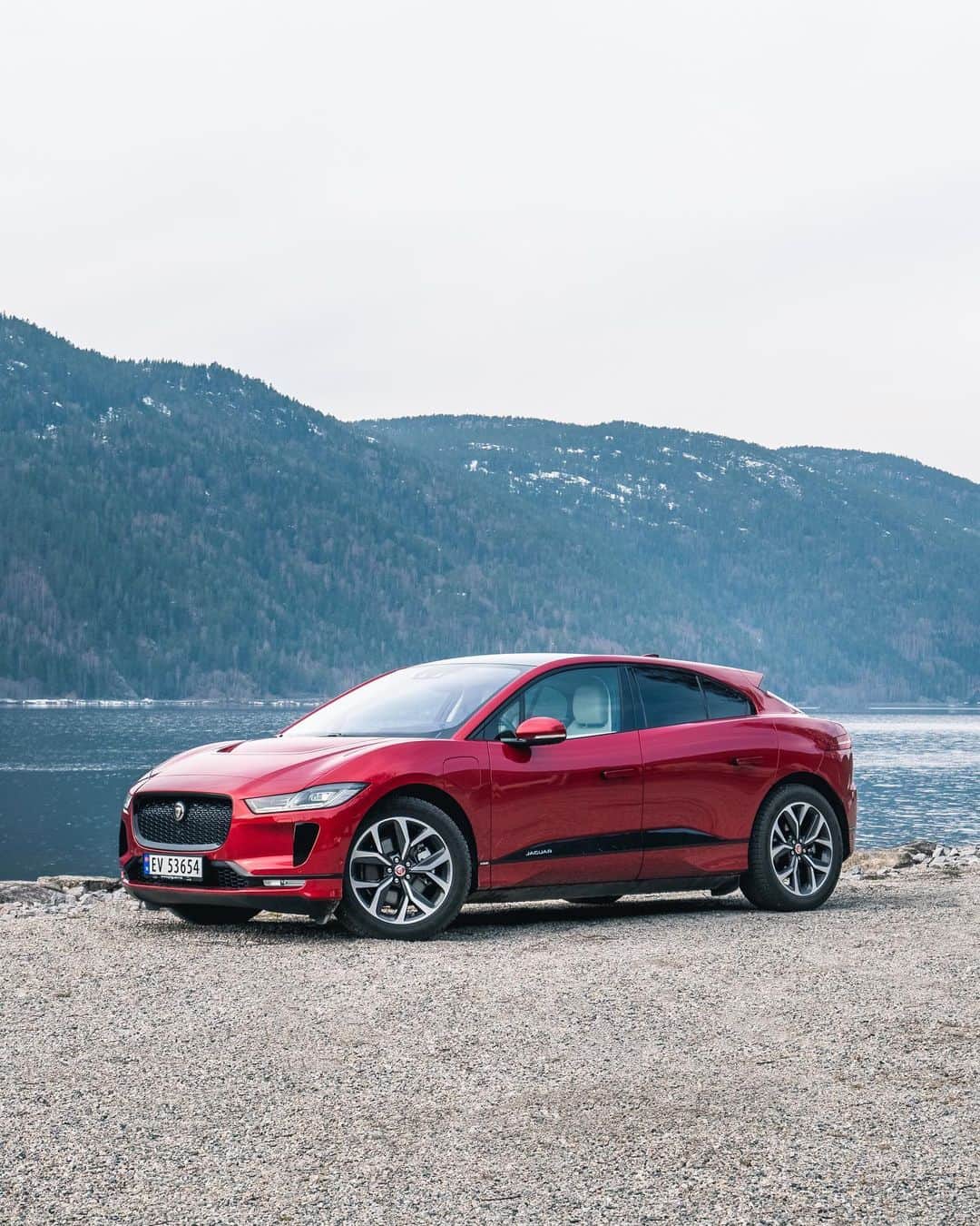 Jaguarさんのインスタグラム写真 - (JaguarInstagram)「Silence. The new sound of adventure. Follow @IAmNordic as he explores the stunning vistas of #Telemark, #Norway in the all-electric #Jaguar #IPACE.  #Electric #EV #Luxury #Premium #Performance #SUV #AWD #ElectricCars #CarsofInstagram #Regram」9月2日 23時05分 - jaguar