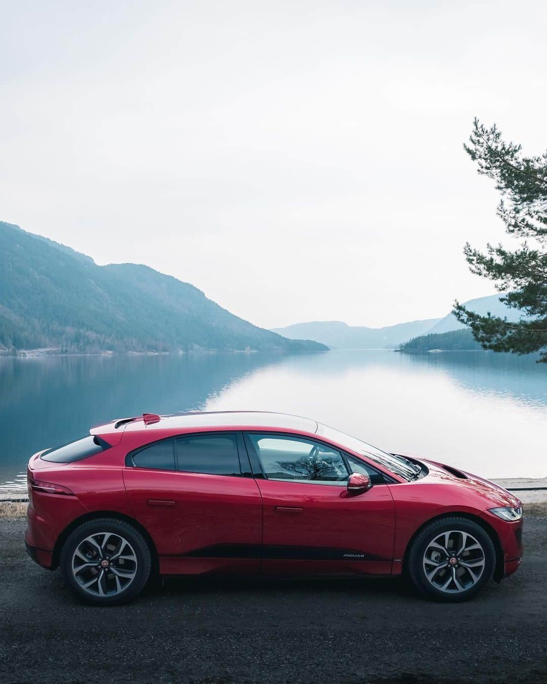 Jaguarさんのインスタグラム写真 - (JaguarInstagram)「Silence. The new sound of adventure. Follow @IAmNordic as he explores the stunning vistas of #Telemark, #Norway in the all-electric #Jaguar #IPACE.  #Electric #EV #Luxury #Premium #Performance #SUV #AWD #ElectricCars #CarsofInstagram #Regram」9月2日 23時05分 - jaguar