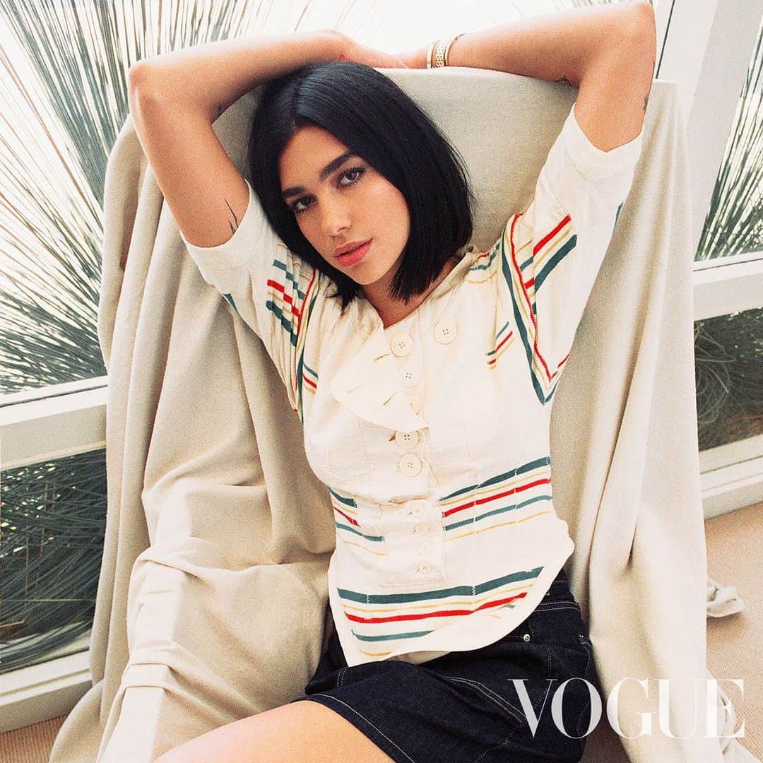 Vogue Italiaさんのインスタグラム写真 - (Vogue ItaliaInstagram)「With her second album release imminent, Vogue meets @dualipa, one of the world’s most streamed female artists, to talk politics, pop music and empowering young people. Read the interview with her via link in bio. #DuaLipa photographed by @cameronmccool」9月2日 23時14分 - vogueitalia